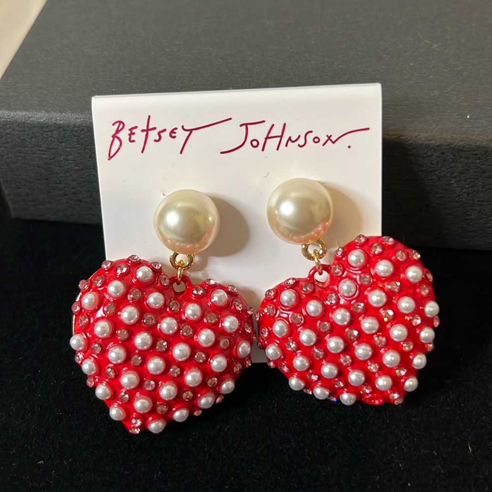 NWT BETSEY Johnson One Love Gold Tone Red Heart Pink & Faux Pearl Drop Earrings